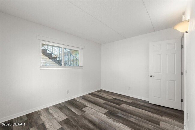 Building Photo - 411 N Halifax Ave