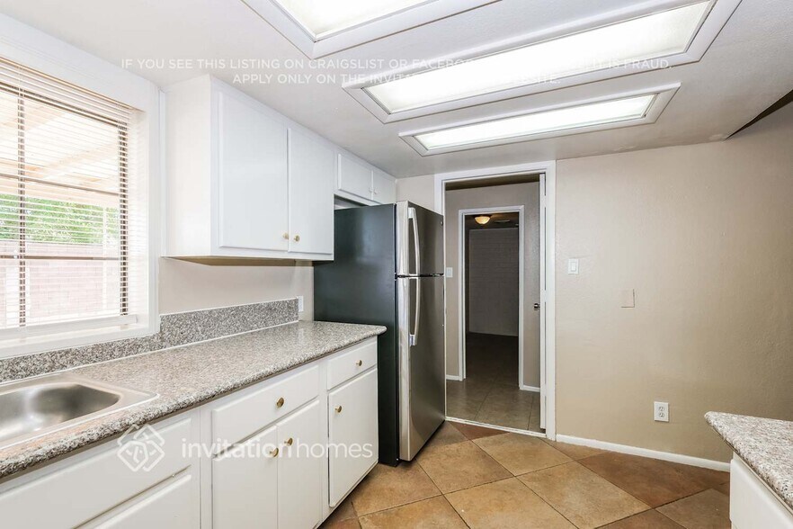 Building Photo - 4914 W Catalina Dr