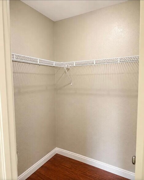 Building Photo - 3550 Lebon Dr