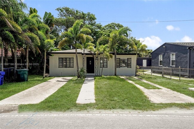 Building Photo - 1021 NW 7th Ave