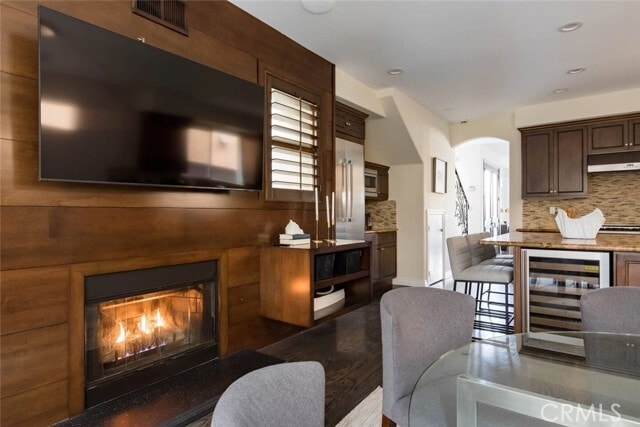 Building Photo - 615 7th St