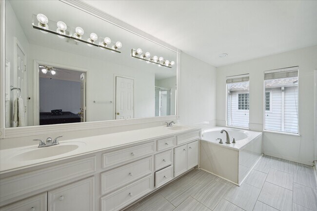 Building Photo - 1522 Castle Ct