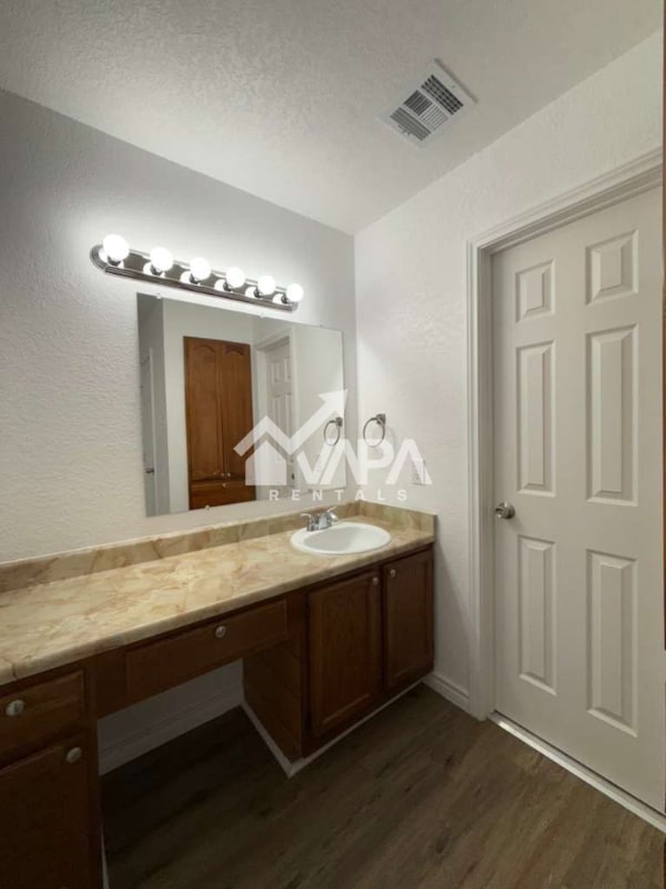 Building Photo - 774 Sawtooth Dr