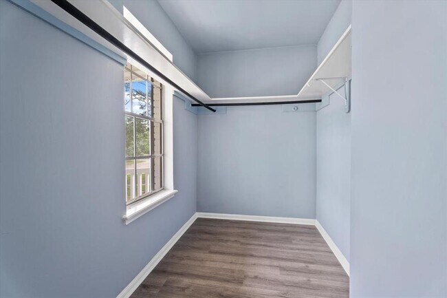Building Photo - 1411 Grand Valley Dr