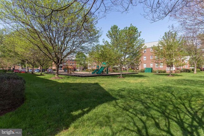 Building Photo - 6616 Potomac Ave