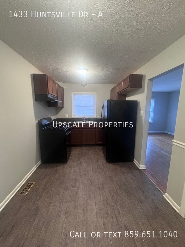 Building Photo - 1433 Huntsville Dr