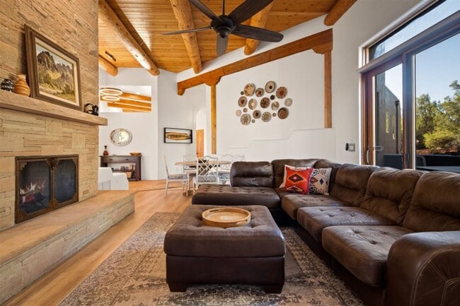 Building Photo - Breathtaking Luxury Home Basking in Sedona...