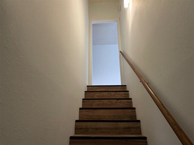 Building Photo - 12800 Irongate Ave