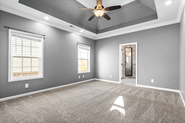 Building Photo - Pet Friendly Four Bedroom with Bonus!