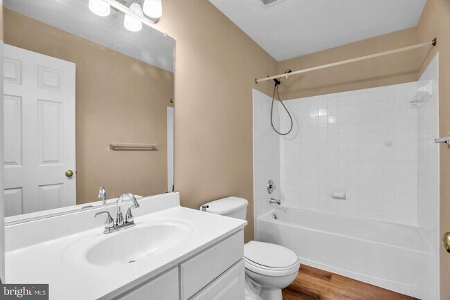 Building Photo - 8142 Tenbrook Dr