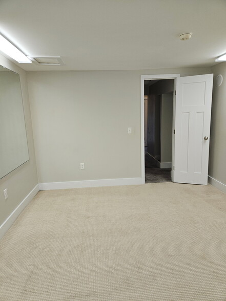 Building Photo - 1039 Clay Ave