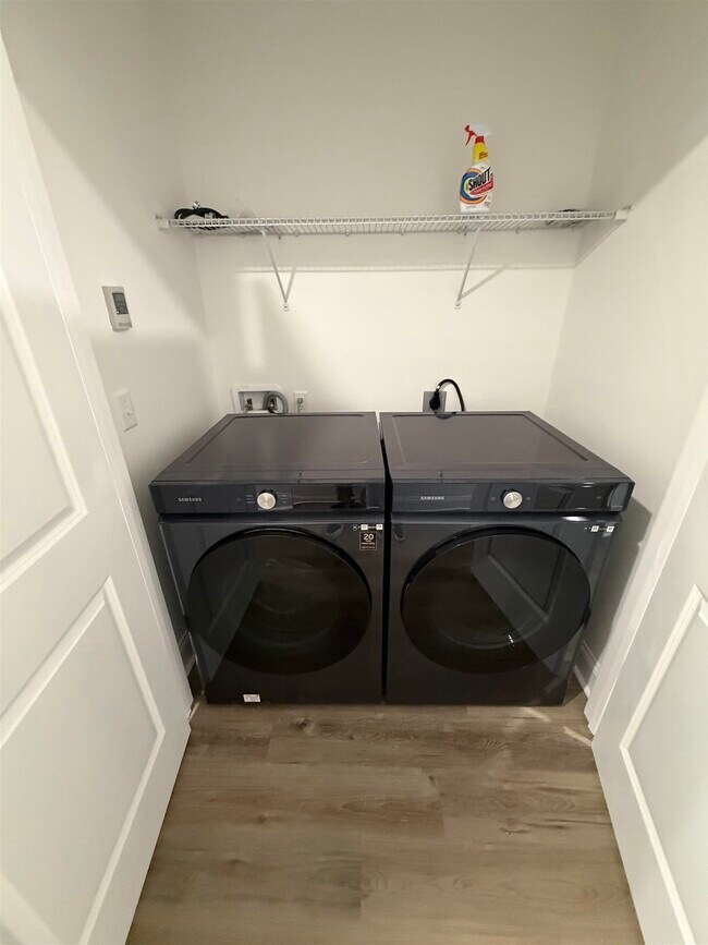 Building Photo - 5631 Fletcher Oaks Dr