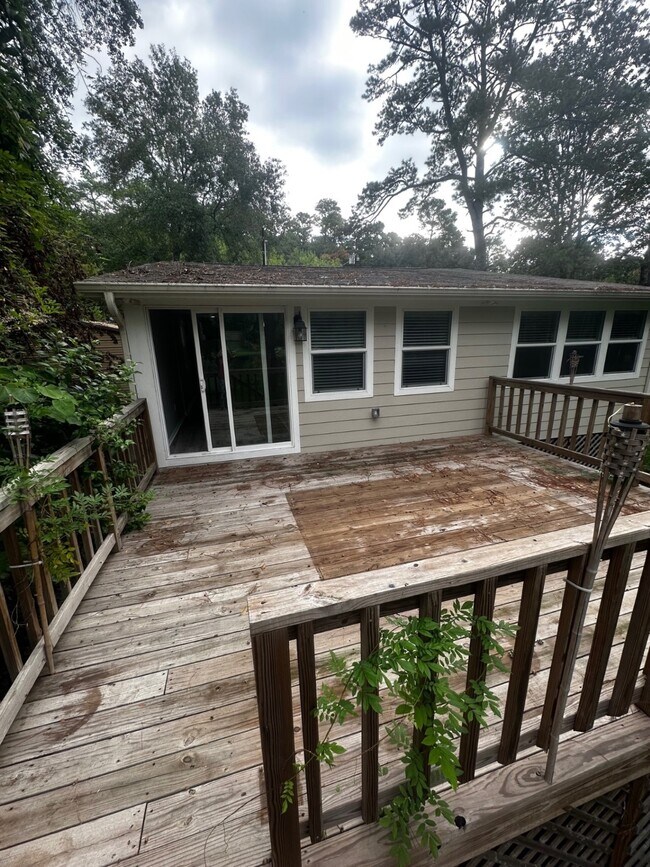 Building Photo - 1572 E Pine Lake Cir