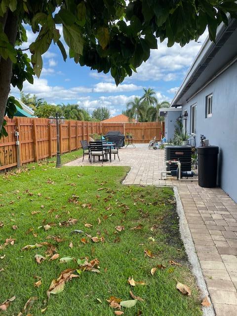 Building Photo - 6601 Lake Clarke Dr