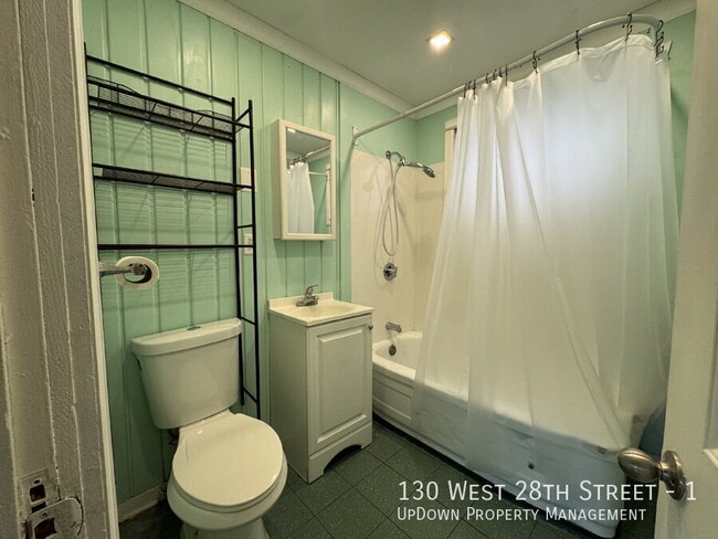 Building Photo - 130 W 28th St
