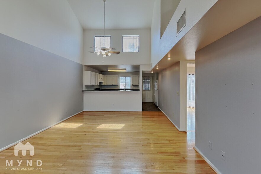 Building Photo - 2747 N Pacific Dr