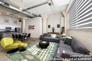 Building Photo - 1401 S Flores St