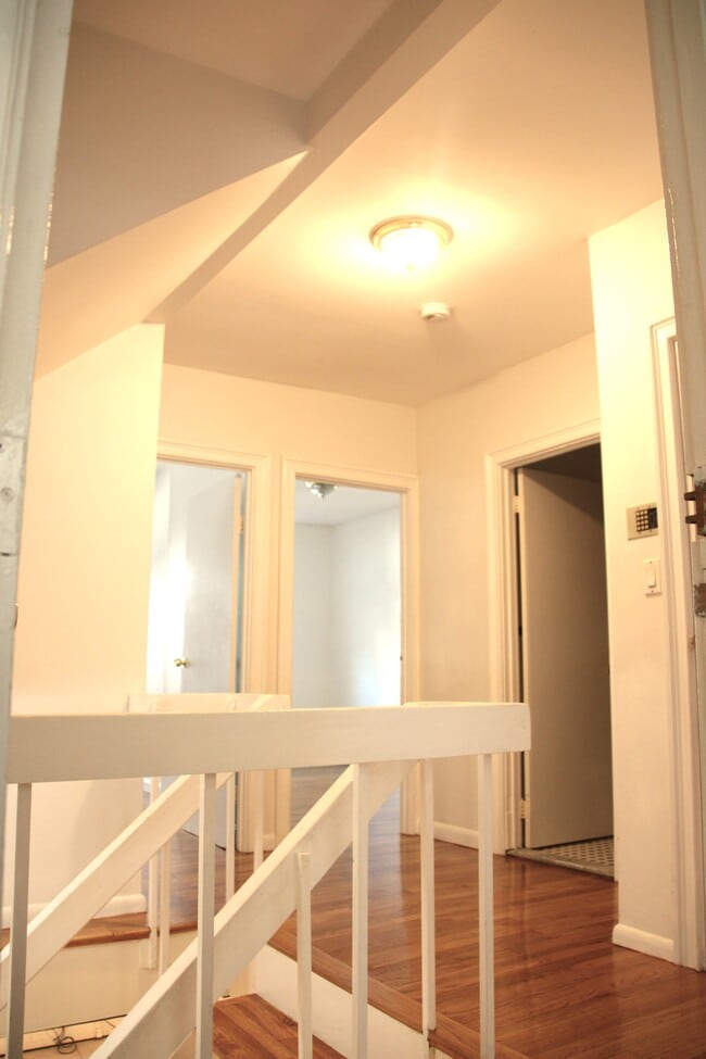 Building Photo - 12 Follen St