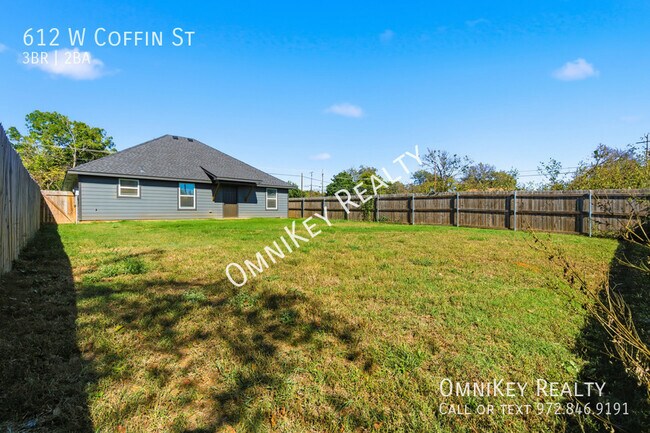 Building Photo - 612-622 W Coffin St