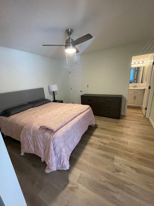 Building Photo - FULLY REMODELED 2 Bed 2 Bath  condominium ...