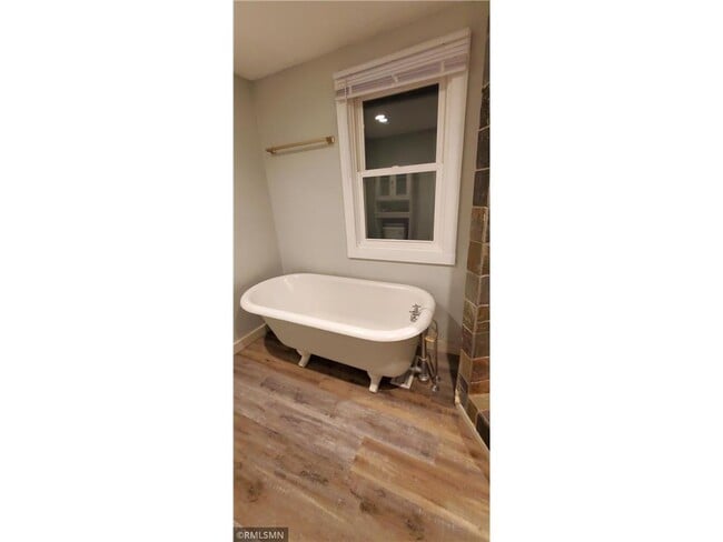 Building Photo - 376 Pierson Ave S