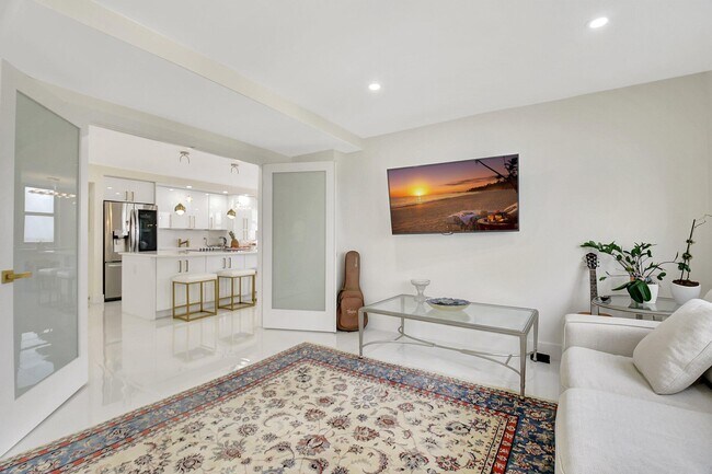 Building Photo - 5440 N Ocean Dr