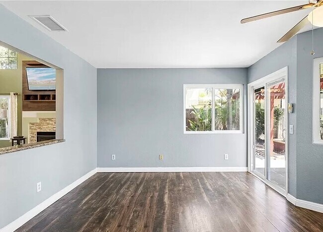 Building Photo - Spacious Two-Story Home in Lake Elsinore