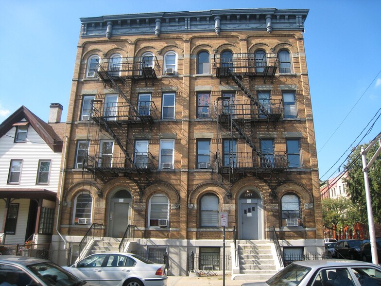 Building Photo - 145 - Chestnut Apartments