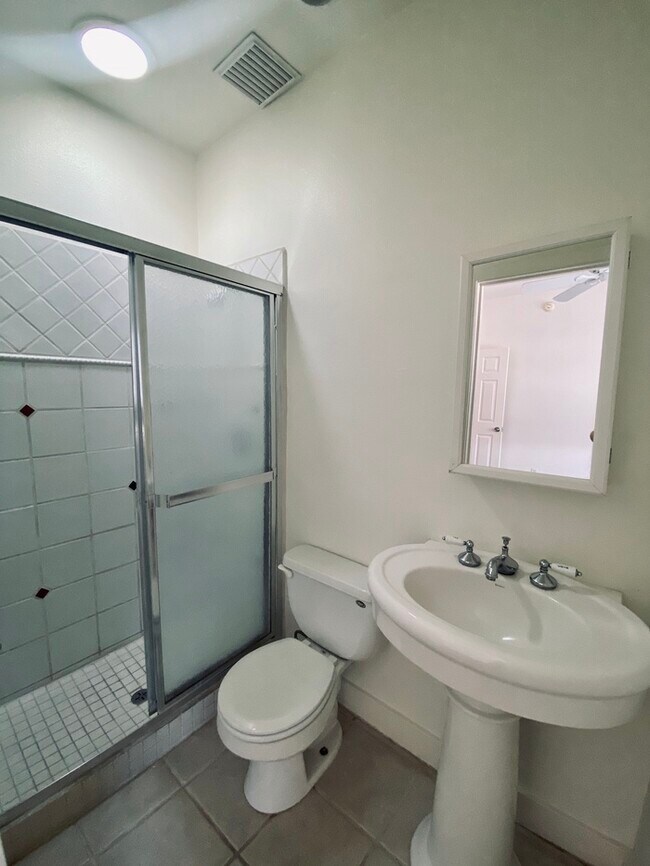 Building Photo - For Rent