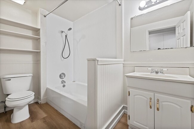 Building Photo - 1714 Main St