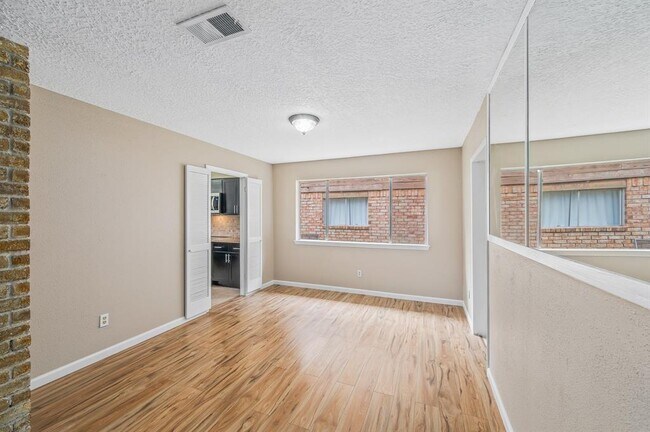 Building Photo - 19511 Westhaven Dr