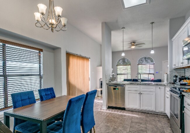 Building Photo - 5978 Sunrise Bend Dr