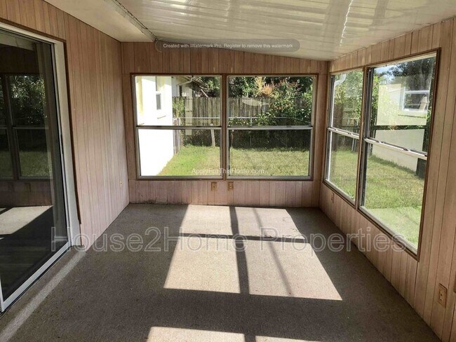 Building Photo - 1158 Brook Dr W