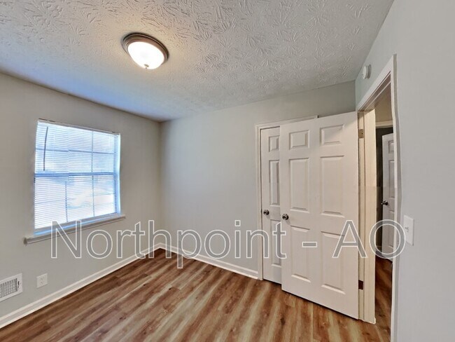 Building Photo - 2741 Oxford Dr