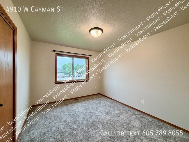 Building Photo - 4910 W Cayman St