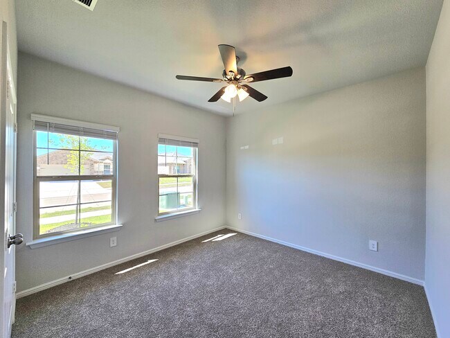 Building Photo - 5449 Red Fern Ln