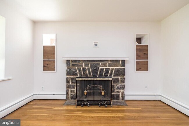 Building Photo - 932 Croton Rd