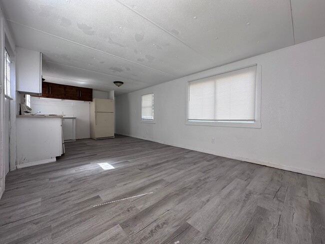 Building Photo - 2Bed 1Bath Rent To Own in Zephyrhills, FL