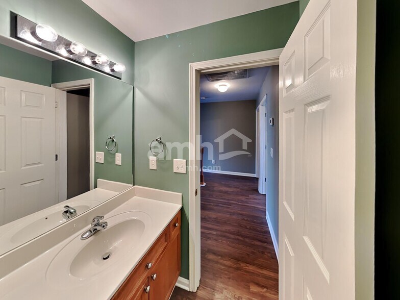 Building Photo - 1107 Stafford Dr