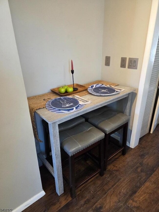 Building Photo - 150 Center St