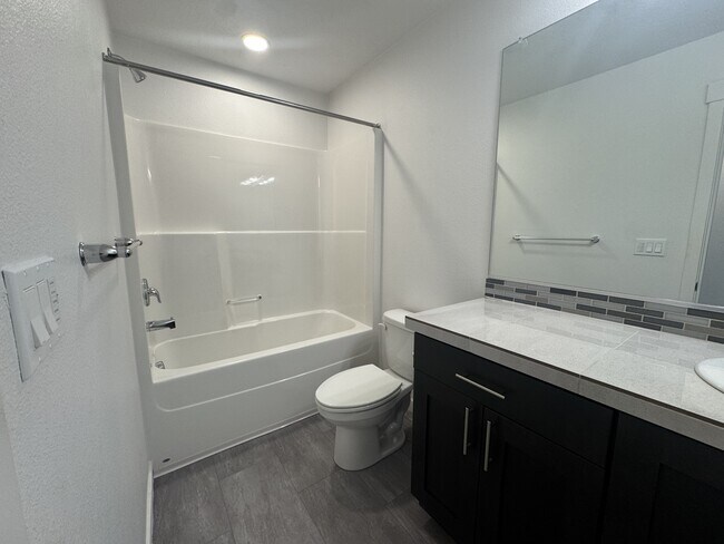 Building Photo - 1400 S 29th Blvd