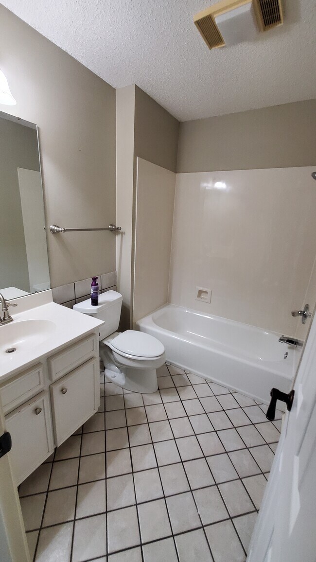 Building Photo - 1 Pine Way Ct