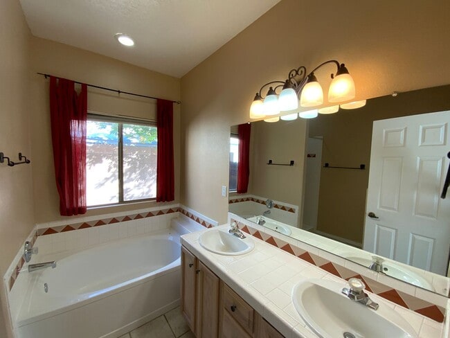 Building Photo - 3 Bedroom Single Story Home Available Near...