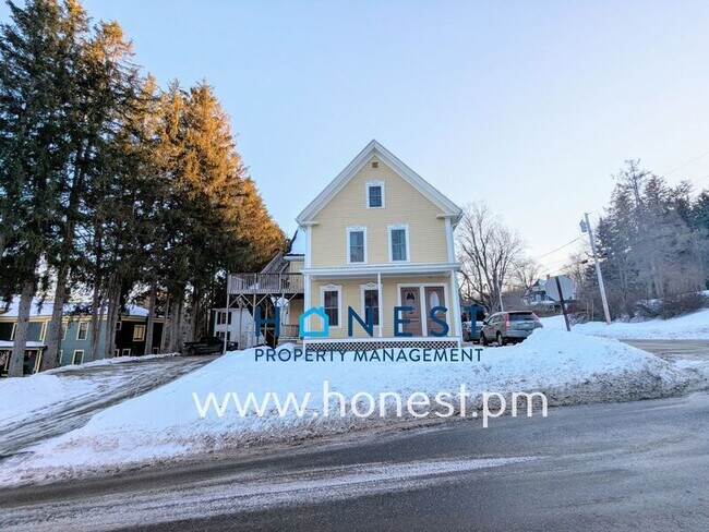 Building Photo - 18 Warren St