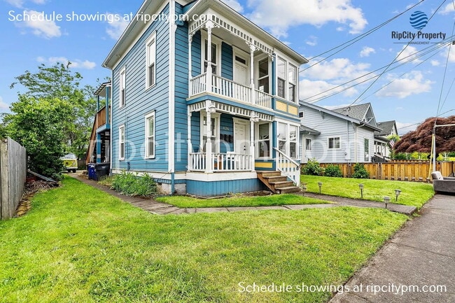 Building Photo - 426 Division St