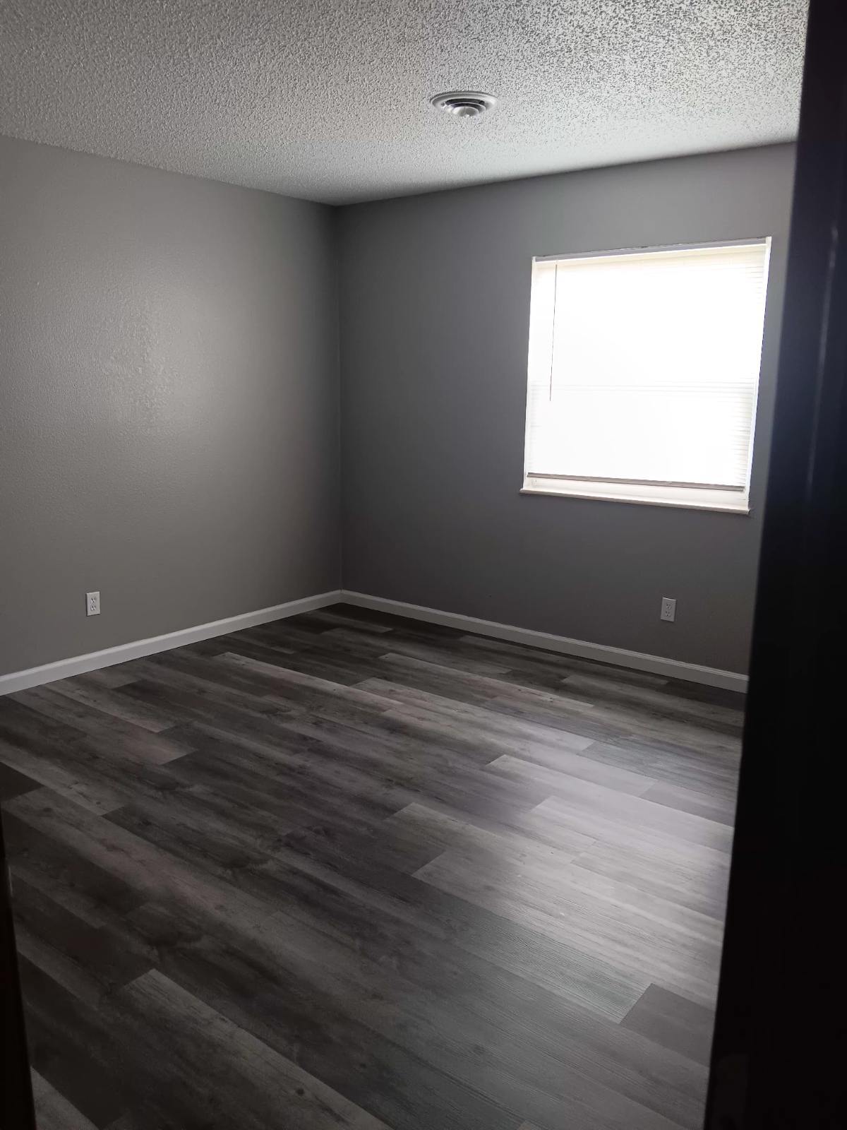 Building Photo - 311 Cedarview Ct