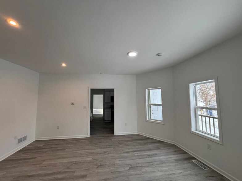 Building Photo - 1303 Buffalo St