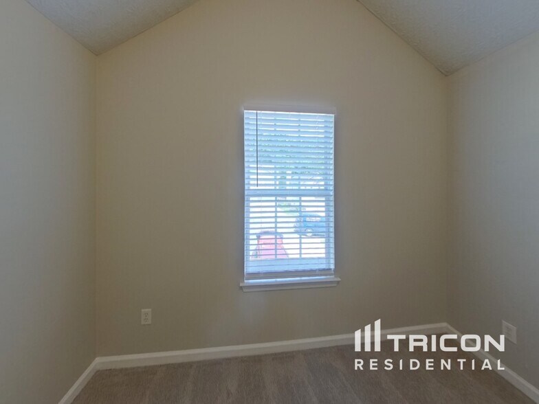 Building Photo - 4411 Gladewood Run