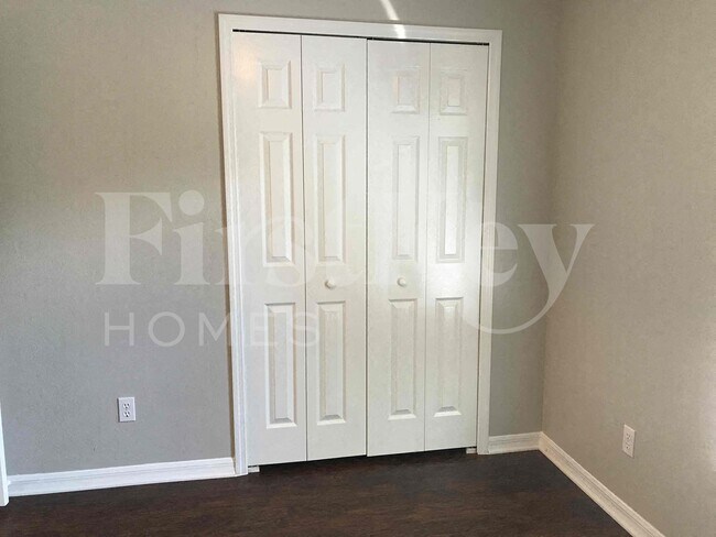 Building Photo - 18205 Apple Rd