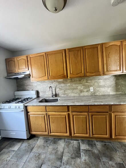 Primary Photo - 164 N 12th St